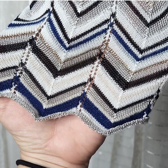 White House Black Market Chevron Long Sleeve Knit V-Neck Blouse Size Small - Picture 2 of 10